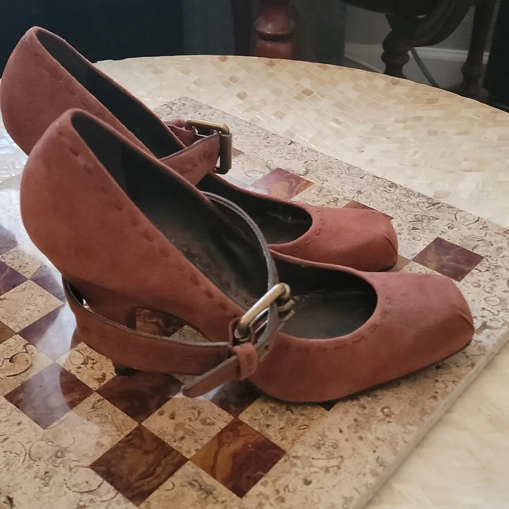 Vince Camuto - Picture 6 of 8